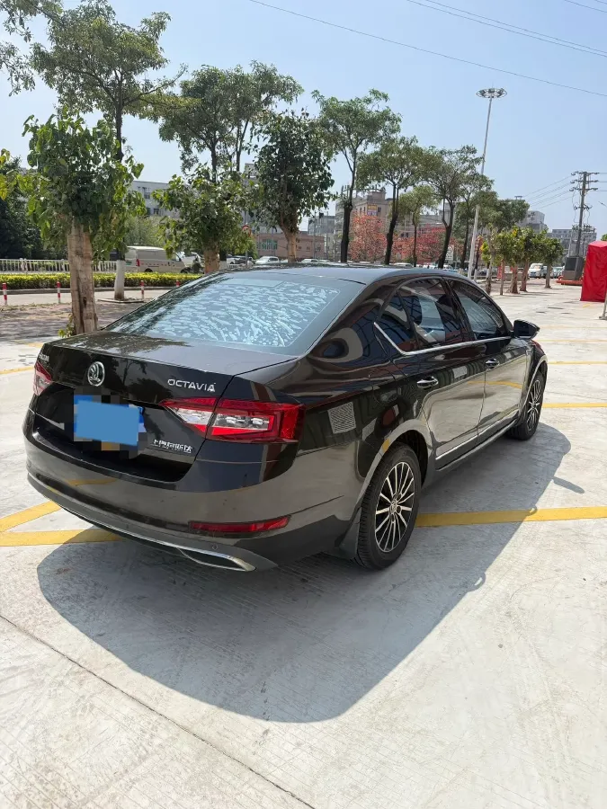 2018 Skoda Octavia 1.6L 110HP L4 6AT,autocango,china used car exporter,china ev exporter,chinese used car exporter,chinese used ev exporter