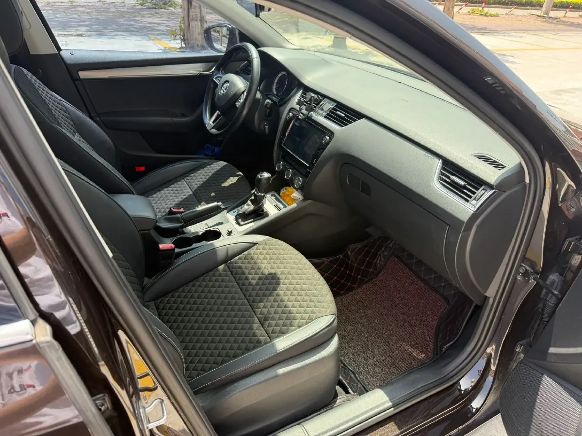 2018 Skoda Octavia 1.6L 110HP L4 6AT,autocango,china used car exporter,china ev exporter,chinese used car exporter,chinese used ev exporter