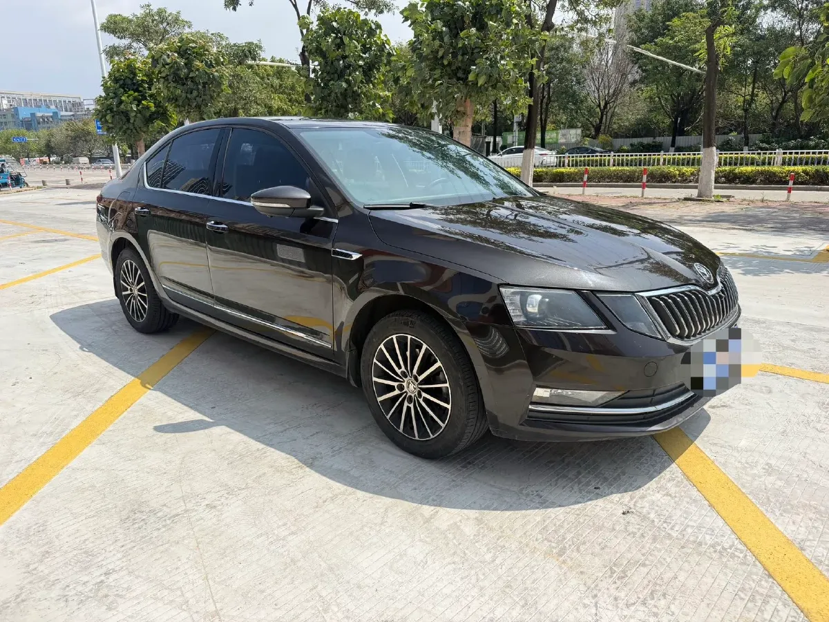 2018 Skoda Octavia 1.6L 110HP L4 6AT,autocango,china used car exporter,china ev exporter,chinese used car exporter,chinese used ev exporter