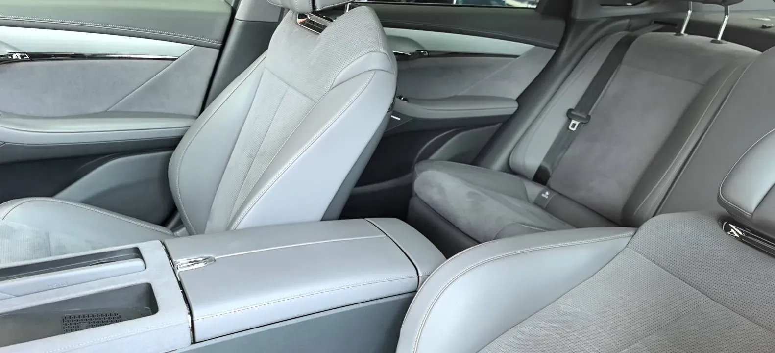 2024 Voyah ZhuiGuang 1.5T 136HP L4 PHEV 43KWH,autocango,china used car exporter,china ev exporter,chinese used car exporter,chinese used ev exporter