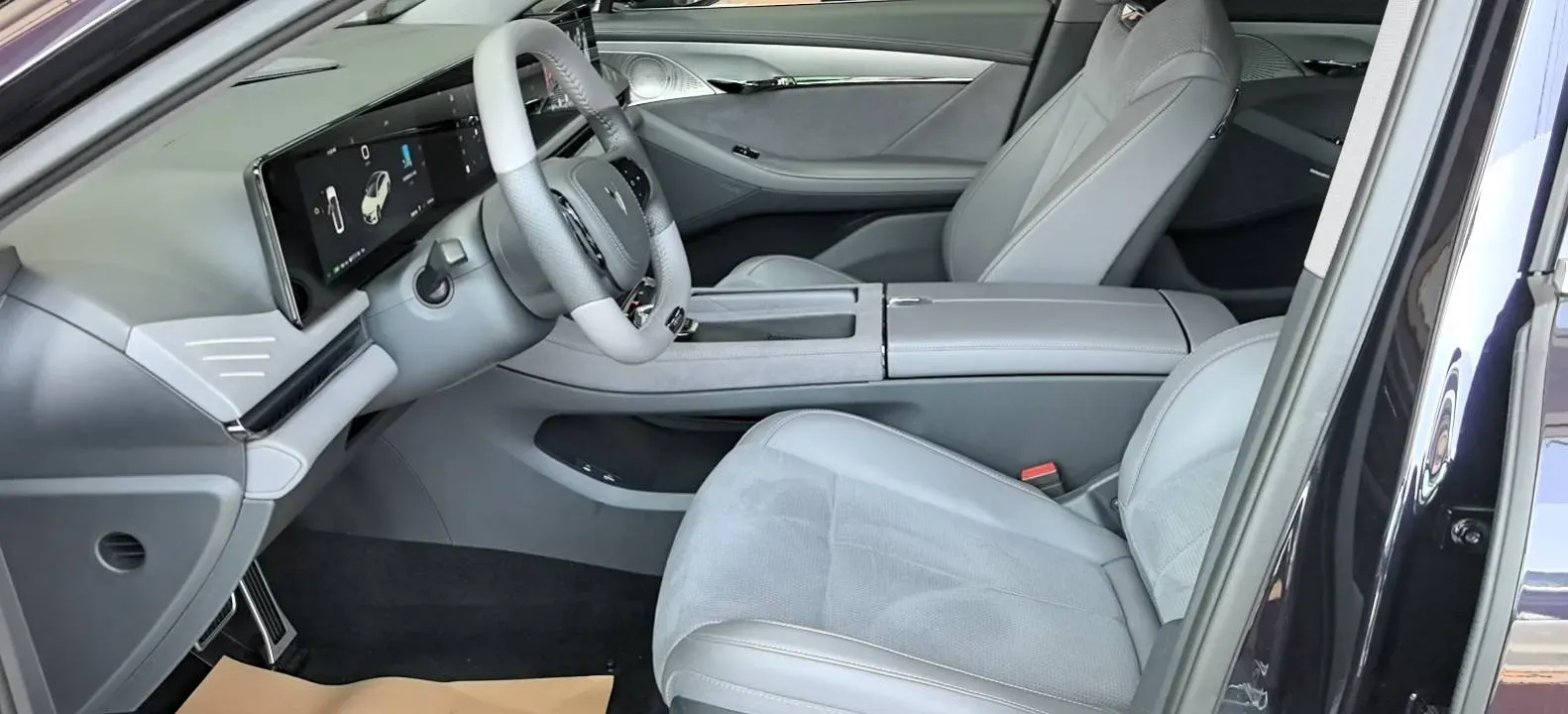 2024 Voyah ZhuiGuang 1.5T 136HP L4 PHEV 43KWH,autocango,china used car exporter,china ev exporter,chinese used car exporter,chinese used ev exporter