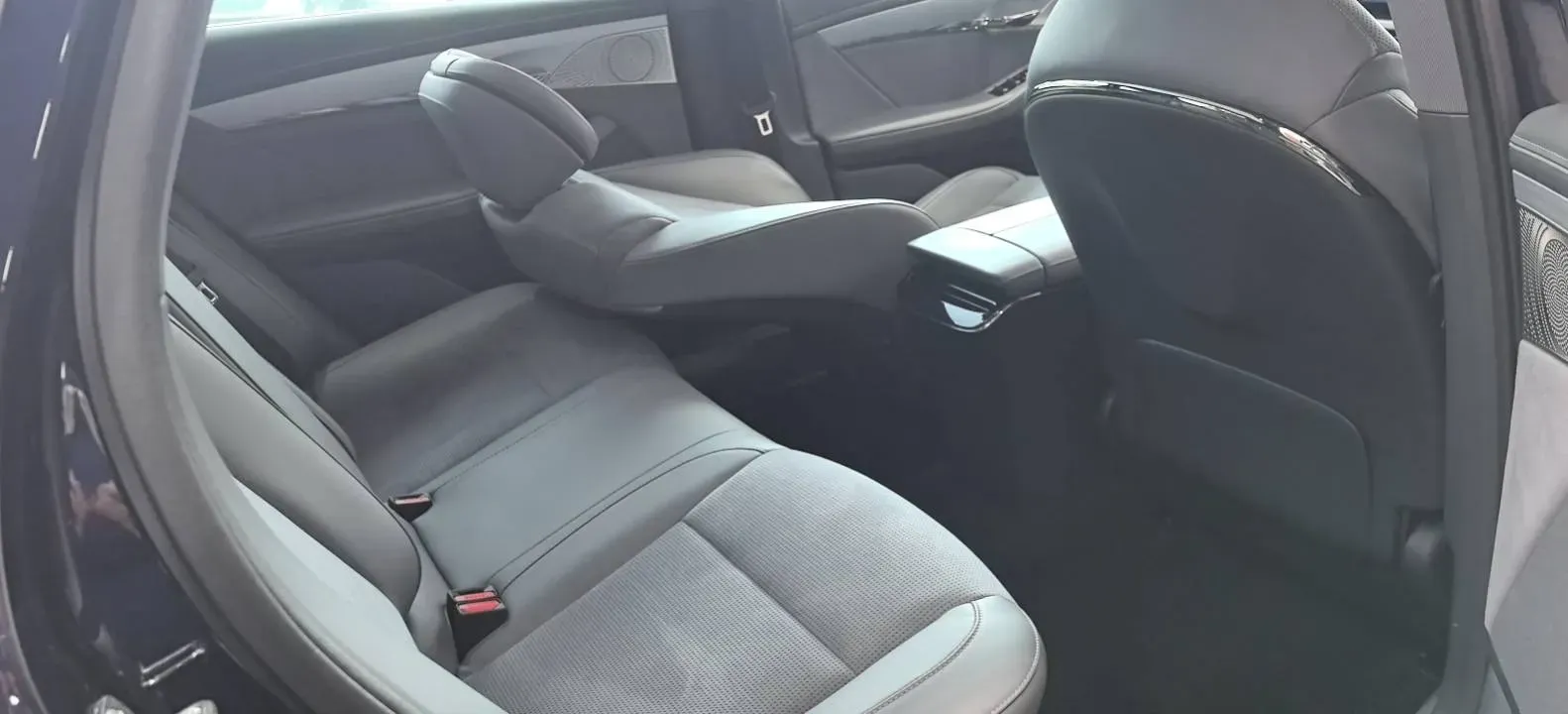 2024 Voyah ZhuiGuang 1.5T 136HP L4 PHEV 43KWH,autocango,china used car exporter,china ev exporter,chinese used car exporter,chinese used ev exporter