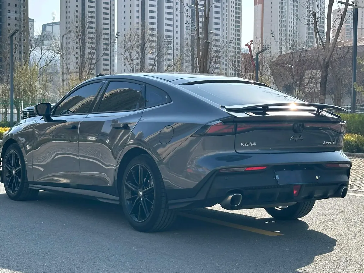 2022 ChangAn UNI-V 1.5T 188HP L4 7DCT,autocango,china used car exporter,china ev exporter,chinese used car exporter,chinese used ev exporter