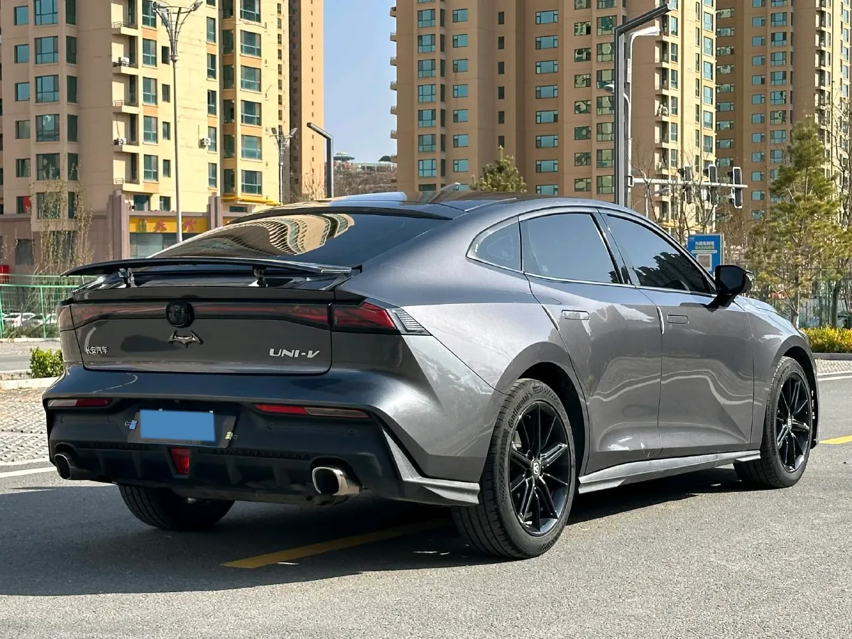 2022 ChangAn UNI-V 1.5T 188HP L4 7DCT,autocango,china used car exporter,china ev exporter,chinese used car exporter,chinese used ev exporter
