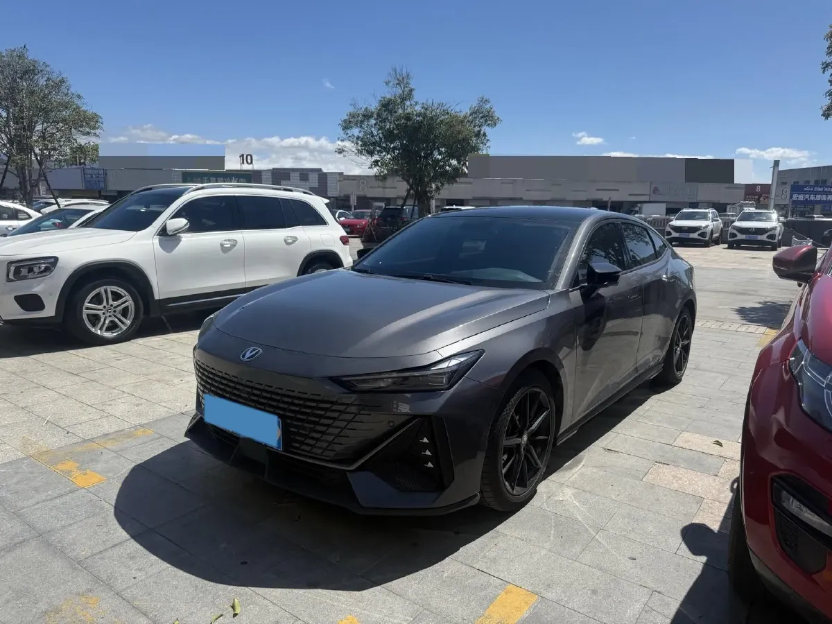 2022 ChangAn UNI-V 1.5T 188HP L4 7DCT,autocango,china used car exporter,china ev exporter,chinese used car exporter,chinese used ev exporter