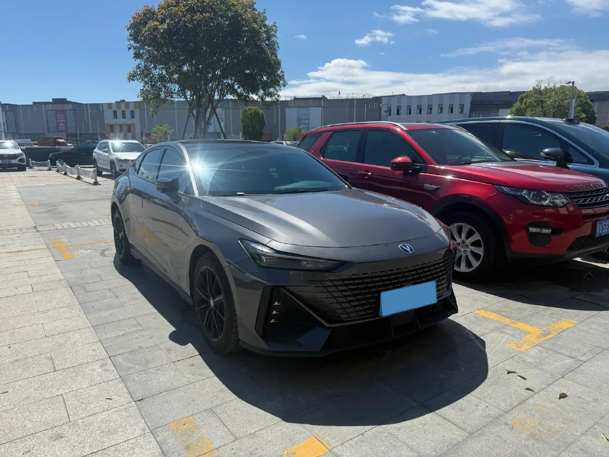 2022 ChangAn UNI-V 1.5T 188HP L4 7DCT,autocango,china used car exporter,china ev exporter,chinese used car exporter,chinese used ev exporter