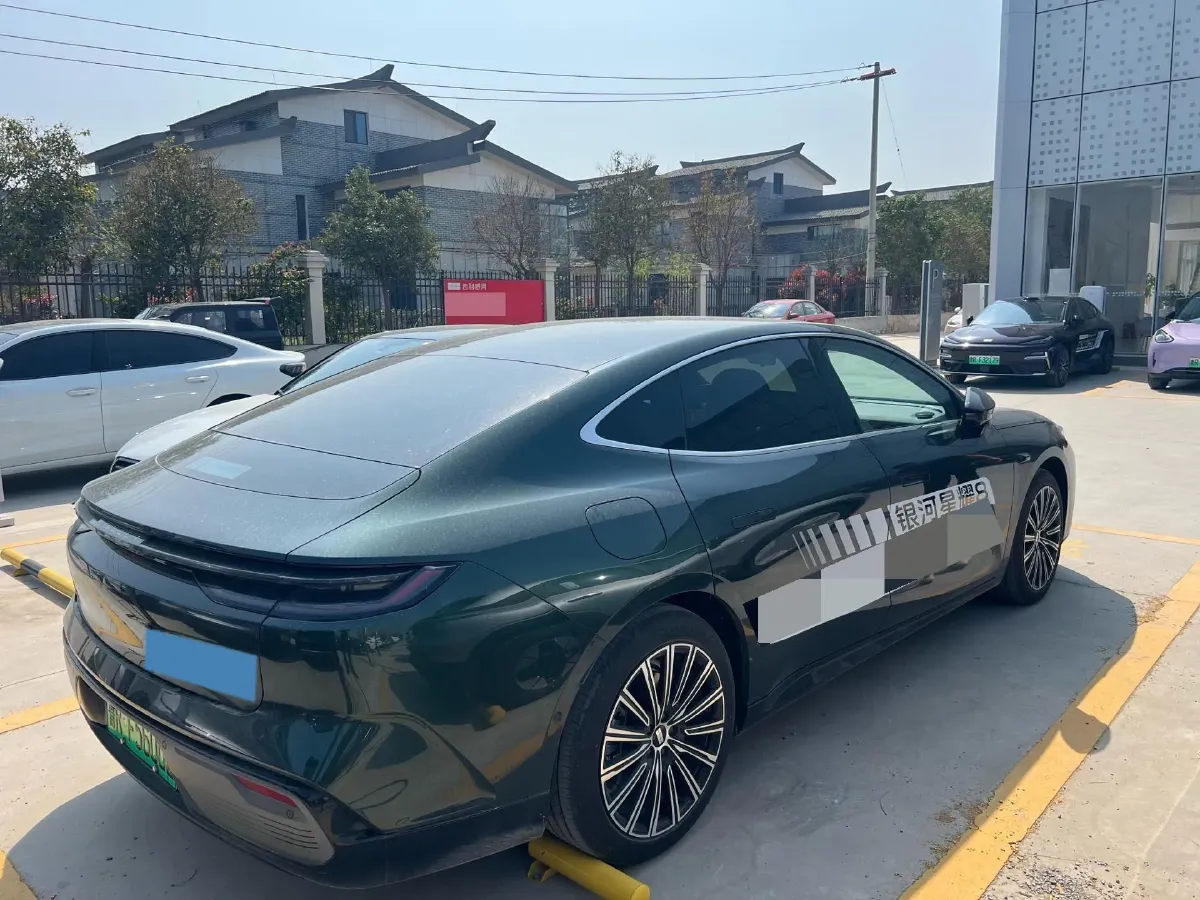 2025 Geely Galaxy Starshine 8 1.5T 163HP L4 3DHT PHEV 27.69KWH,autocango,china used car exporter,china ev exporter,chinese used car exporter,chinese used ev exporter