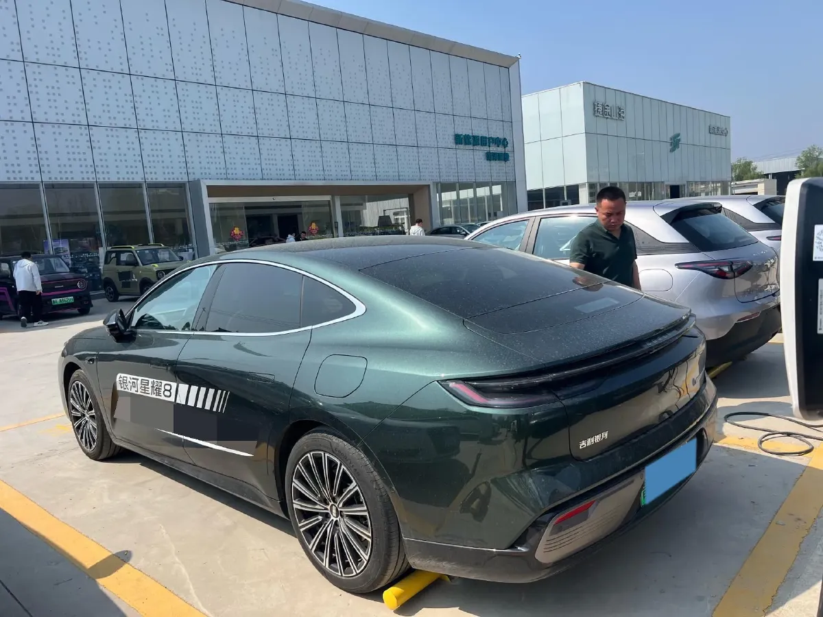 2025 Geely Galaxy Starshine 8 1.5T 163HP L4 3DHT PHEV 27.69KWH,autocango,china used car exporter,china ev exporter,chinese used car exporter,chinese used ev exporter