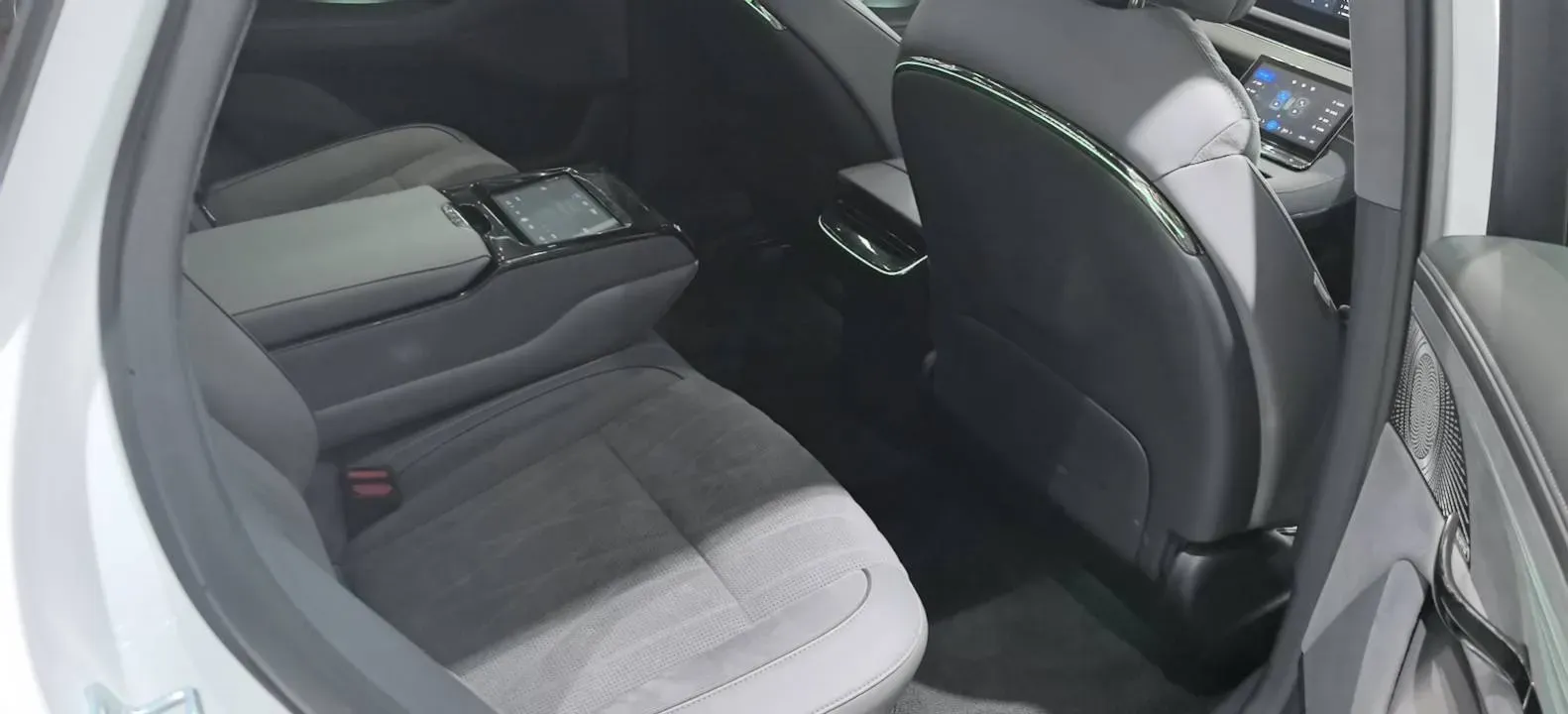 2023 Voyah ZhuiGuang BEV 82.11KWH,autocango,china used car exporter,china ev exporter,chinese used car exporter,chinese used ev exporter