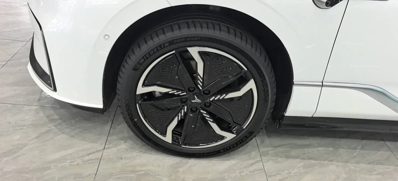 2023 Voyah ZhuiGuang BEV 82.11KWH,autocango,china used car exporter,china ev exporter,chinese used car exporter,chinese used ev exporter