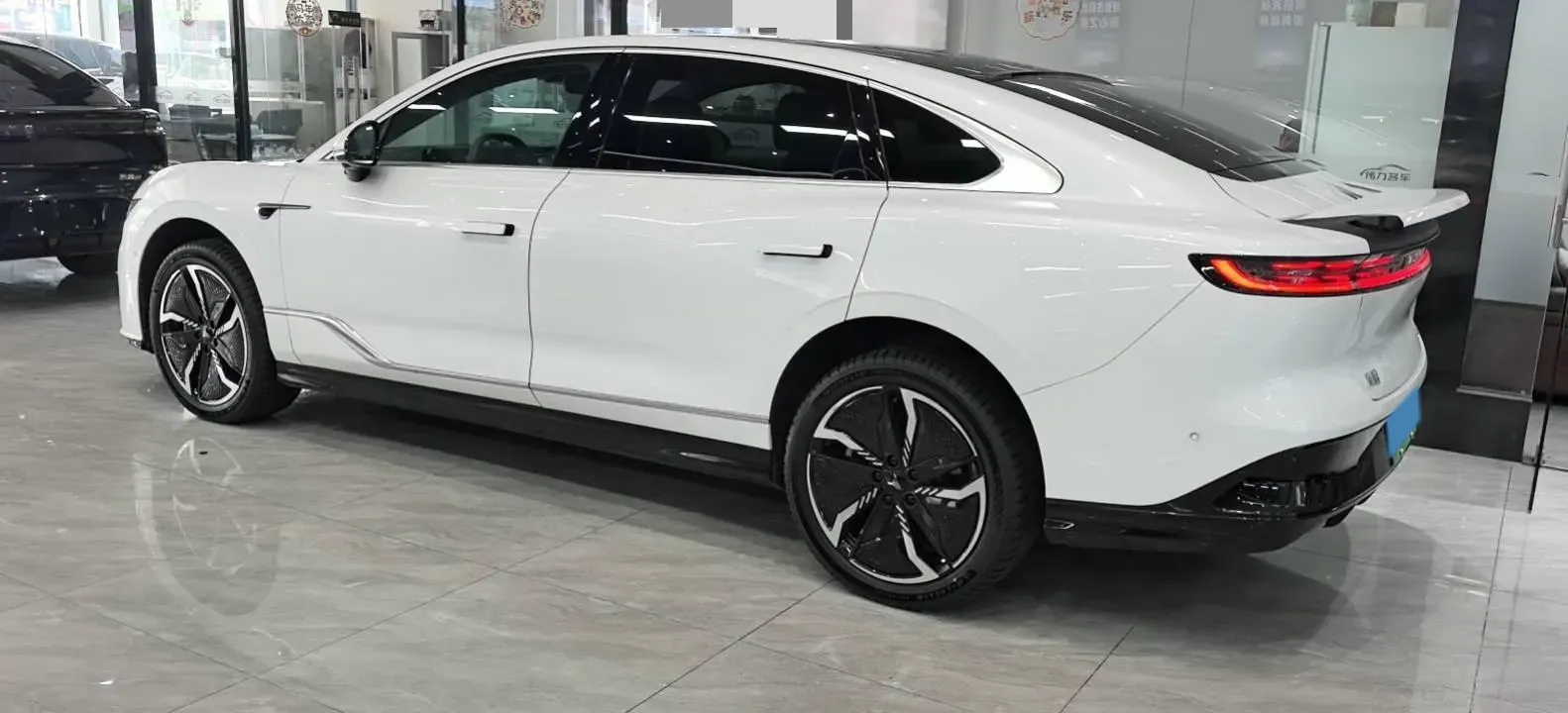 2023 Voyah ZhuiGuang BEV 82.11KWH,autocango,china used car exporter,china ev exporter,chinese used car exporter,chinese used ev exporter