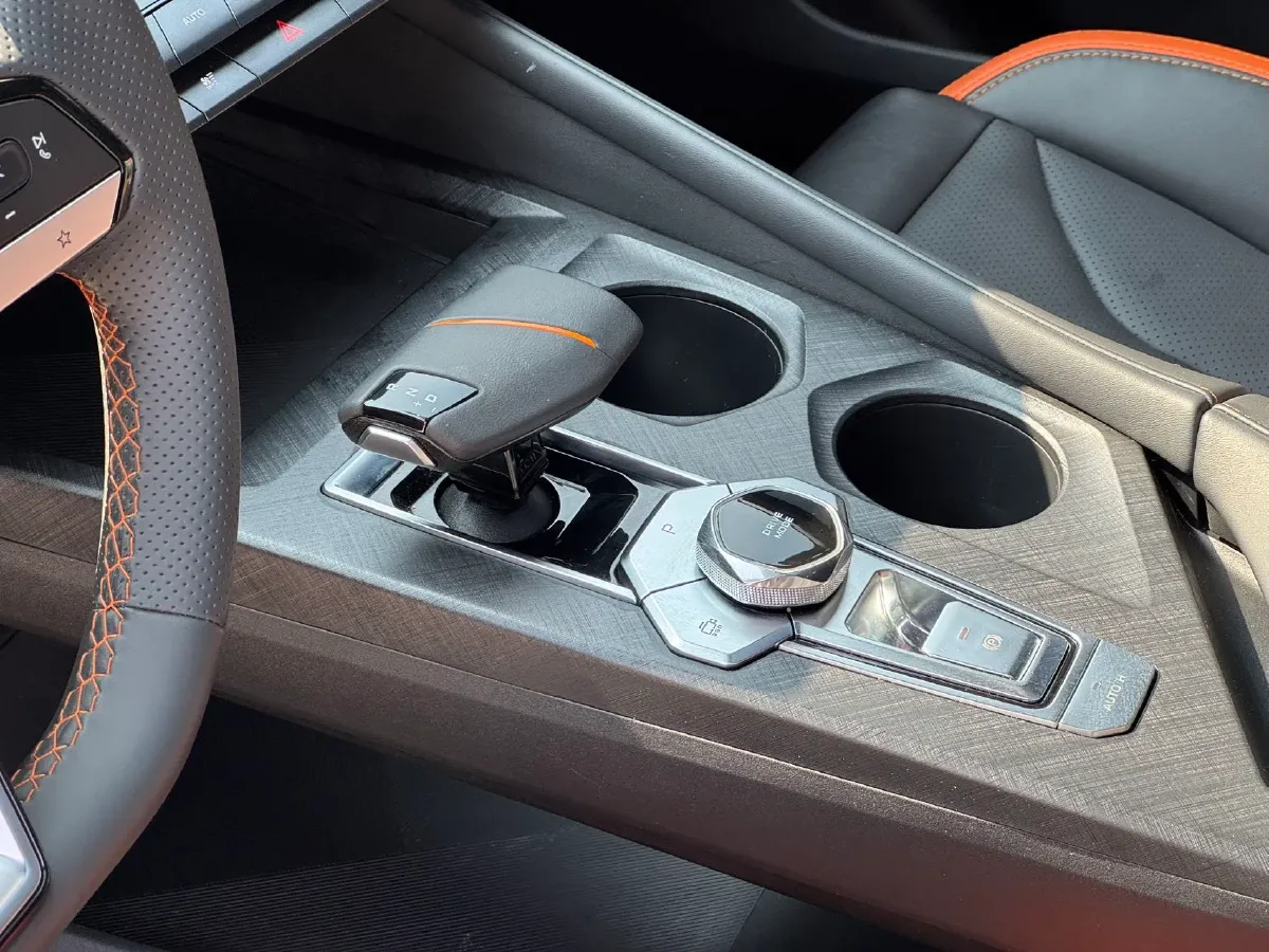 2023 ChangAn UNI-V 1.5T 188HP L4 7DCT,autocango,china used car exporter,china ev exporter,chinese used car exporter,chinese used ev exporter