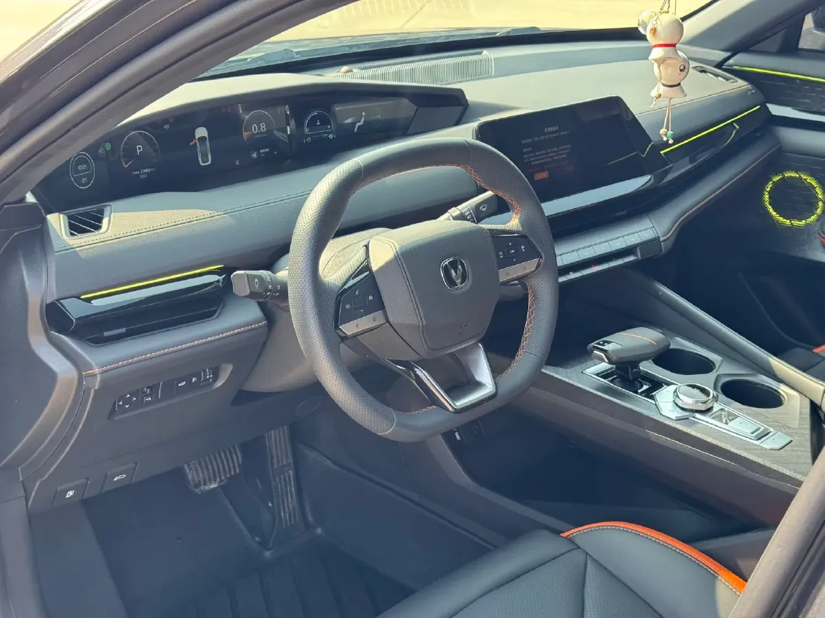 2023 ChangAn UNI-V 1.5T 188HP L4 7DCT,autocango,china used car exporter,china ev exporter,chinese used car exporter,chinese used ev exporter