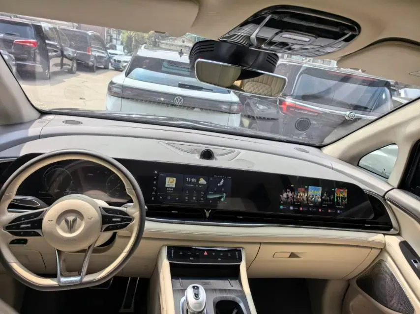 2022 Voyah Dream 1.5T 136HP L4 PHEV 25.57KWH,autocango,china used car exporter,china ev exporter,chinese used car exporter,chinese used ev exporter