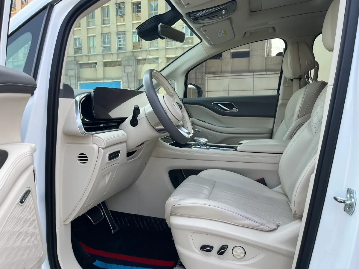 2022 Voyah Dream BEV 82KWH,autocango,china used car exporter,china ev exporter,chinese used car exporter,chinese used ev exporter