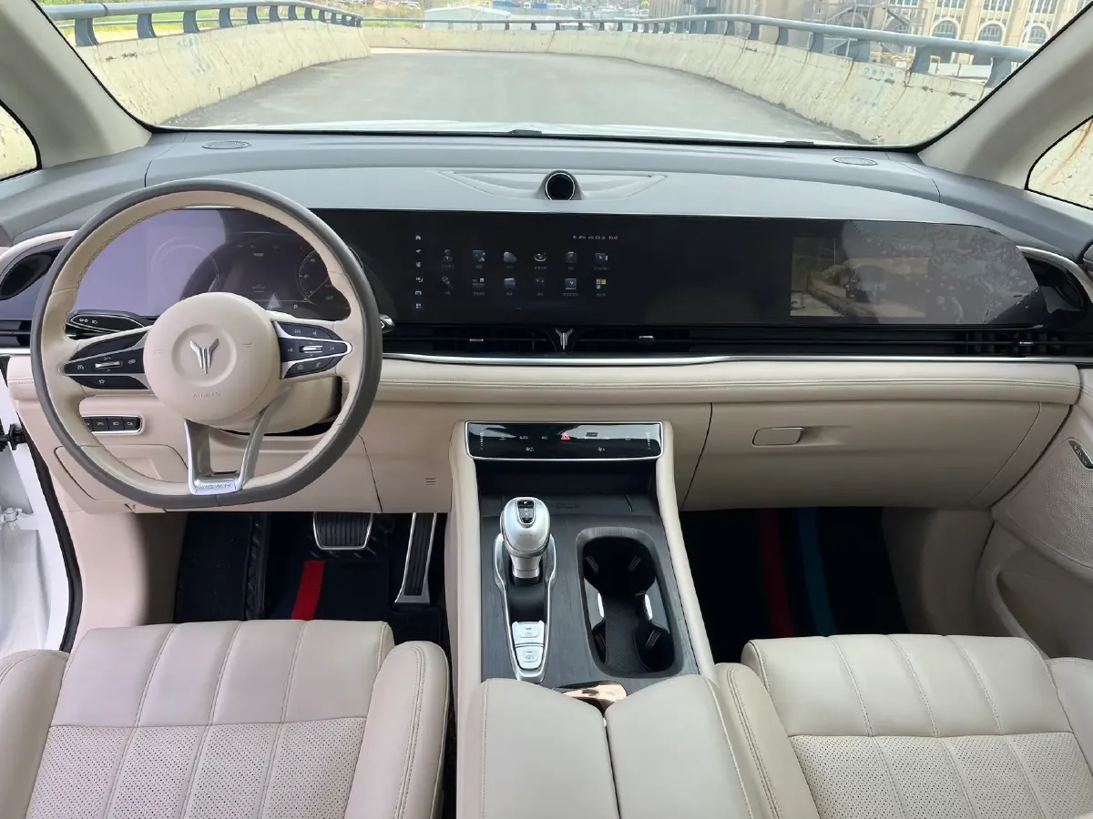 2022 Voyah Dream BEV 82KWH,autocango,china used car exporter,china ev exporter,chinese used car exporter,chinese used ev exporter