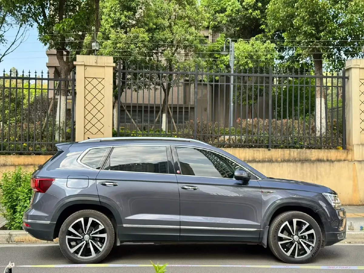 2019 Jeep Compass 1.3T 173HP L4 9AT,autocango,china used car exporter,china ev exporter,chinese used car exporter,chinese used ev exporter