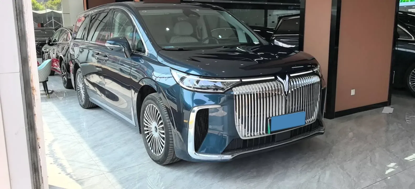 2025 Voyah Dream 1.5T 150HP L4 PHEV 41.7KWH,autocango,china used car exporter,china ev exporter,chinese used car exporter,chinese used ev exporter