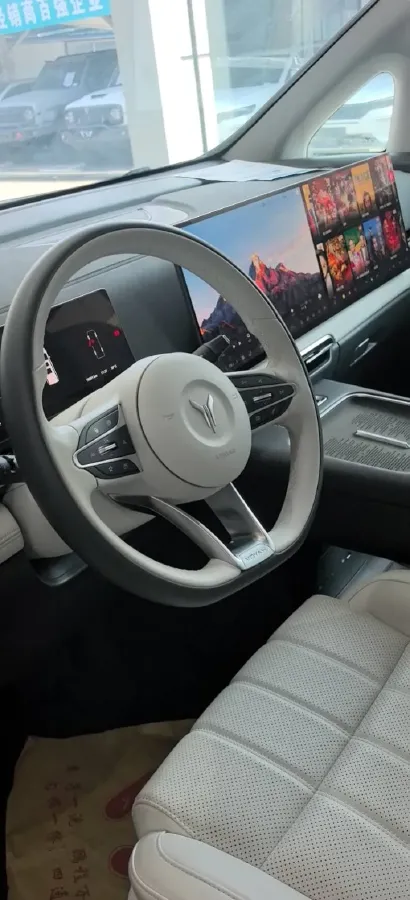 2025 Voyah Dream 1.5T 150HP L4 PHEV 41.7KWH,autocango,china used car exporter,china ev exporter,chinese used car exporter,chinese used ev exporter