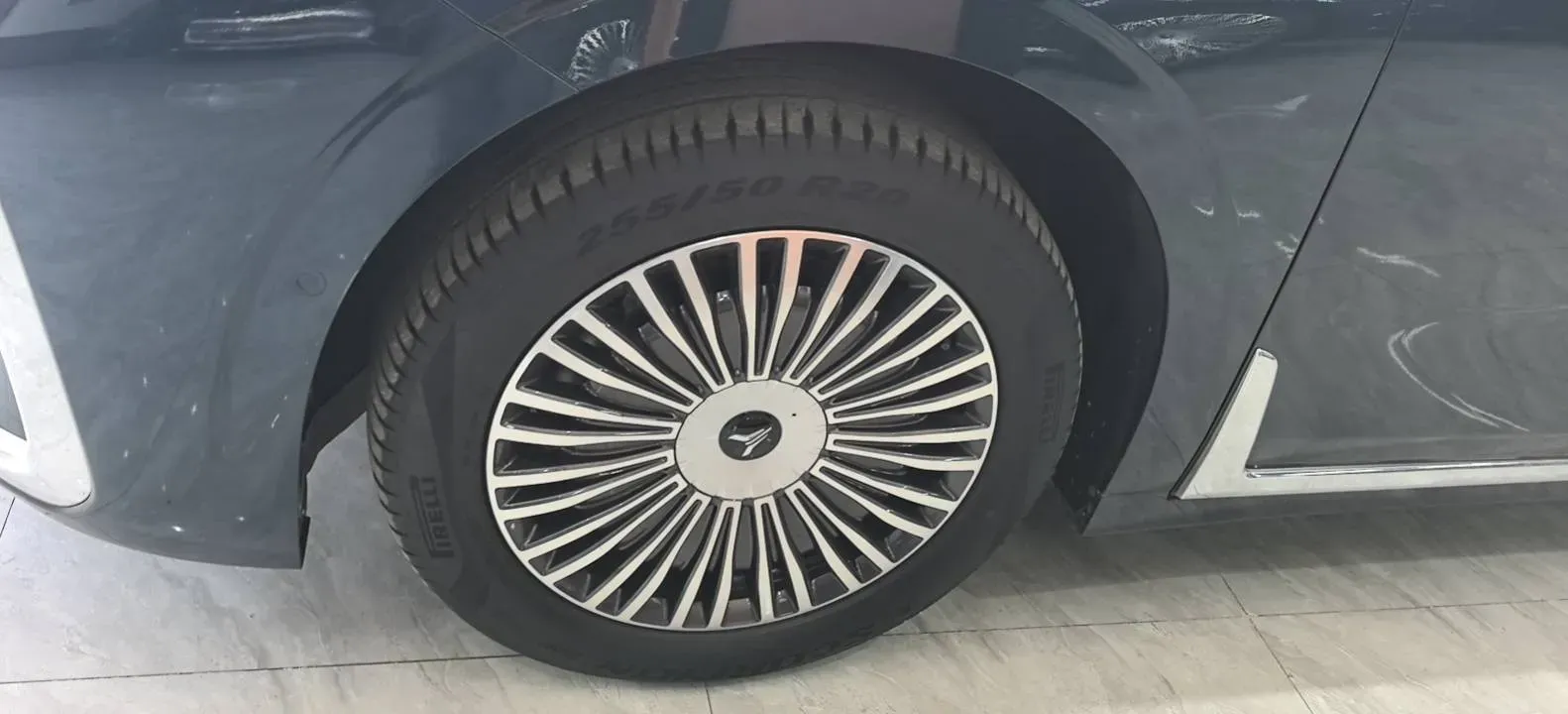 2025 Voyah Dream 1.5T 150HP L4 PHEV 41.7KWH,autocango,china used car exporter,china ev exporter,chinese used car exporter,chinese used ev exporter