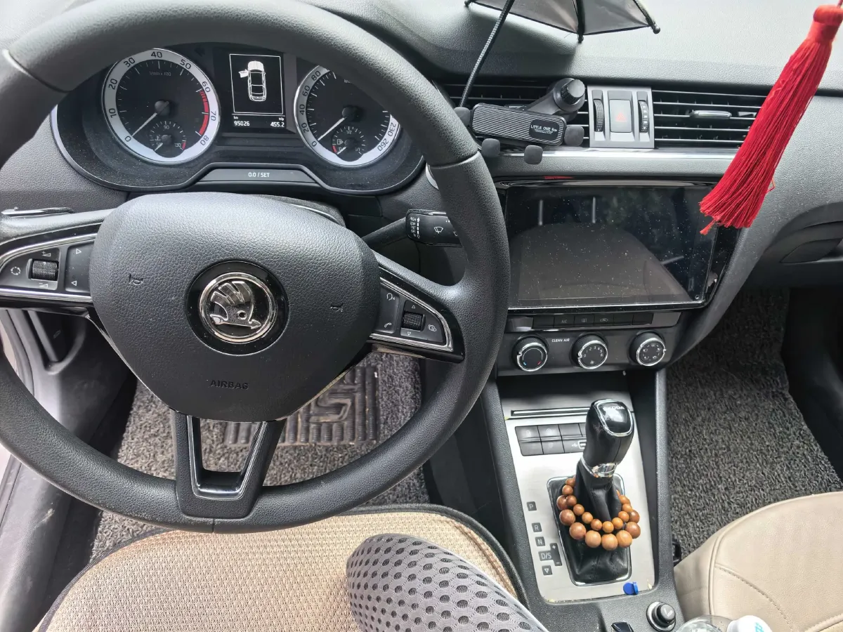 2019 Skoda Octavia 1.5L 116HP L4 6AT,autocango,china used car exporter,china ev exporter,chinese used car exporter,chinese used ev exporter