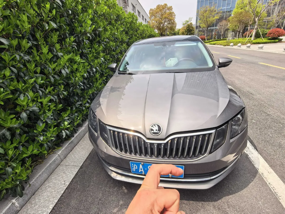 2019 Skoda Octavia 1.5L 116HP L4 6AT,autocango,china used car exporter,china ev exporter,chinese used car exporter,chinese used ev exporter