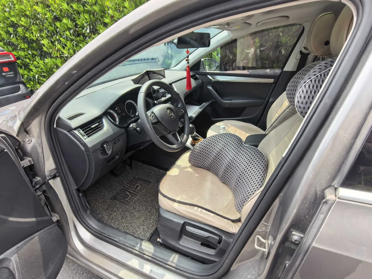 2019 Skoda Octavia 1.5L 116HP L4 6AT,autocango,china used car exporter,china ev exporter,chinese used car exporter,chinese used ev exporter