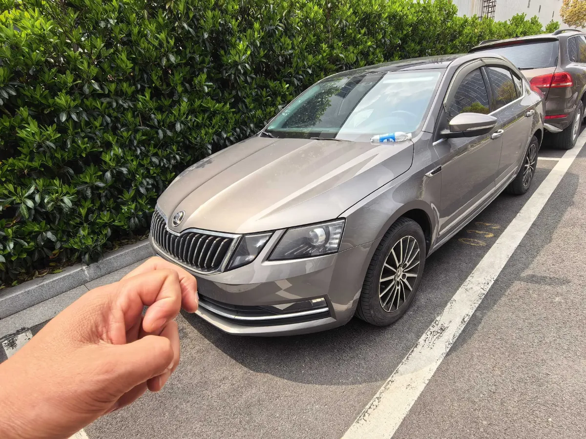 2019 Skoda Octavia 1.5L 116HP L4 6AT,autocango,china used car exporter,china ev exporter,chinese used car exporter,chinese used ev exporter