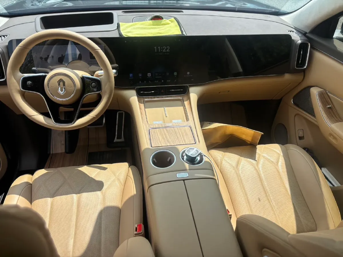 2025 AITO AITO M8 REEV 160HP REEV 53.4KWH,autocango,china used car exporter,china ev exporter,chinese used car exporter,chinese used ev exporter