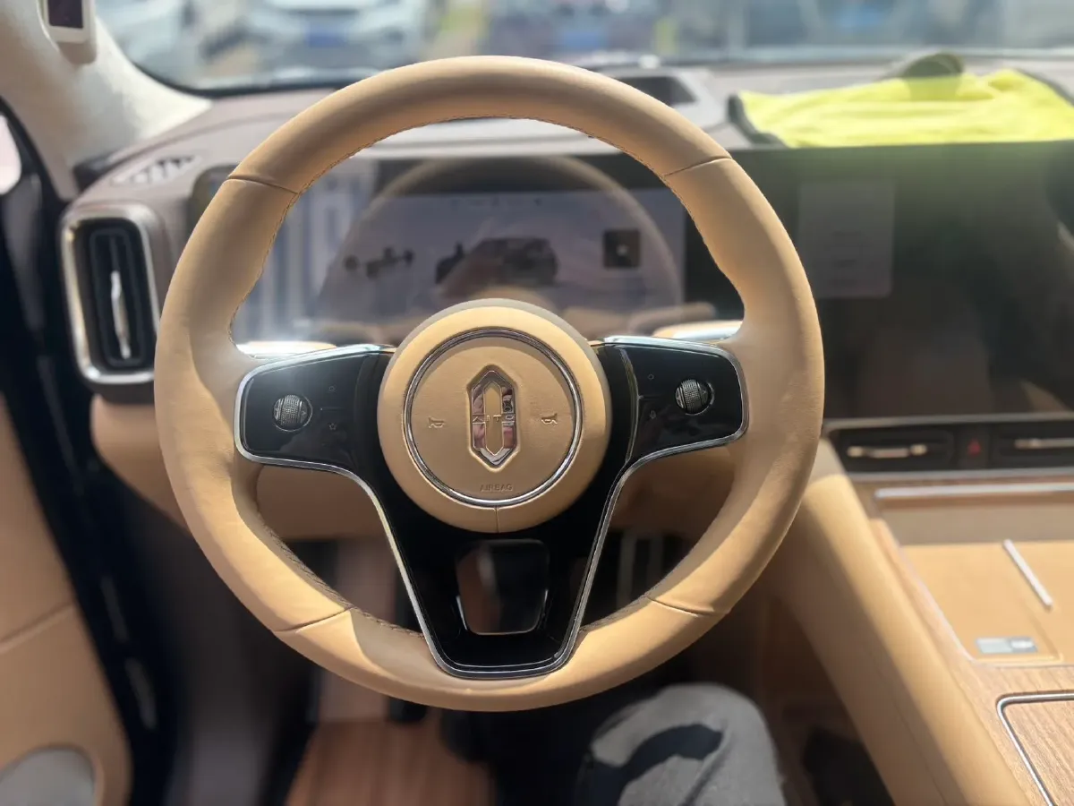 2025 AITO AITO M8 REEV 160HP REEV 53.4KWH,autocango,china used car exporter,china ev exporter,chinese used car exporter,chinese used ev exporter