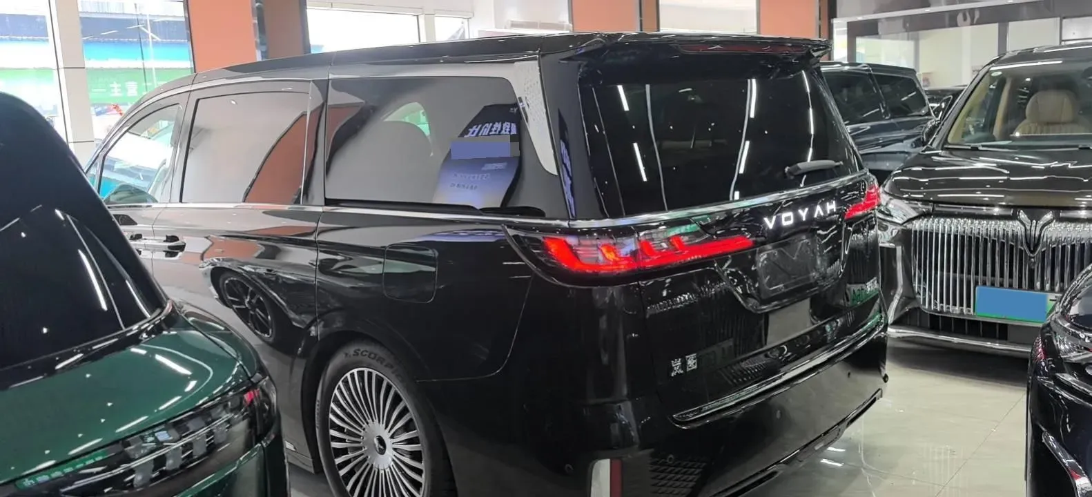 2025 Voyah Dream 1.5T 150HP L4 PHEV 41.7KWH,autocango,china used car exporter,china ev exporter,chinese used car exporter,chinese used ev exporter