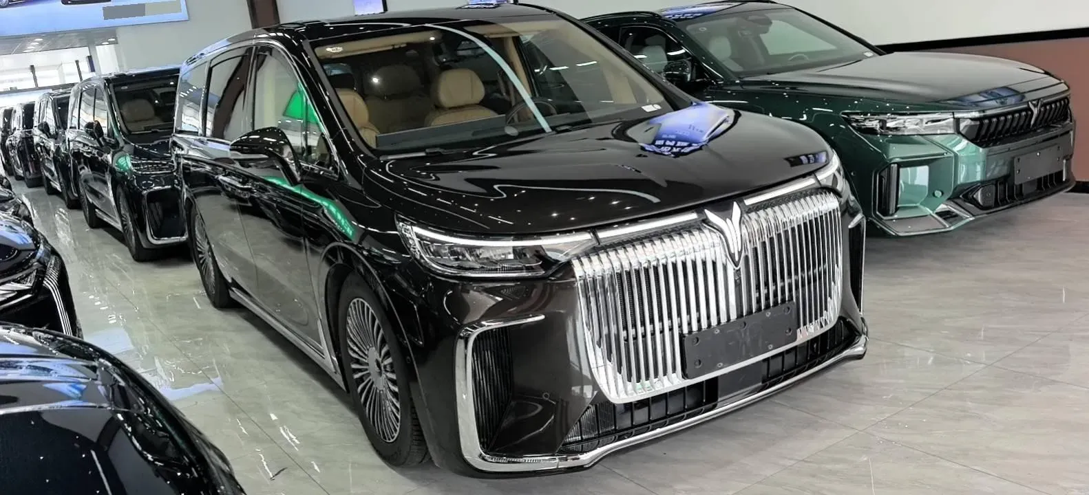 2025 Voyah Dream 1.5T 150HP L4 PHEV 41.7KWH,autocango,china used car exporter,china ev exporter,chinese used car exporter,chinese used ev exporter