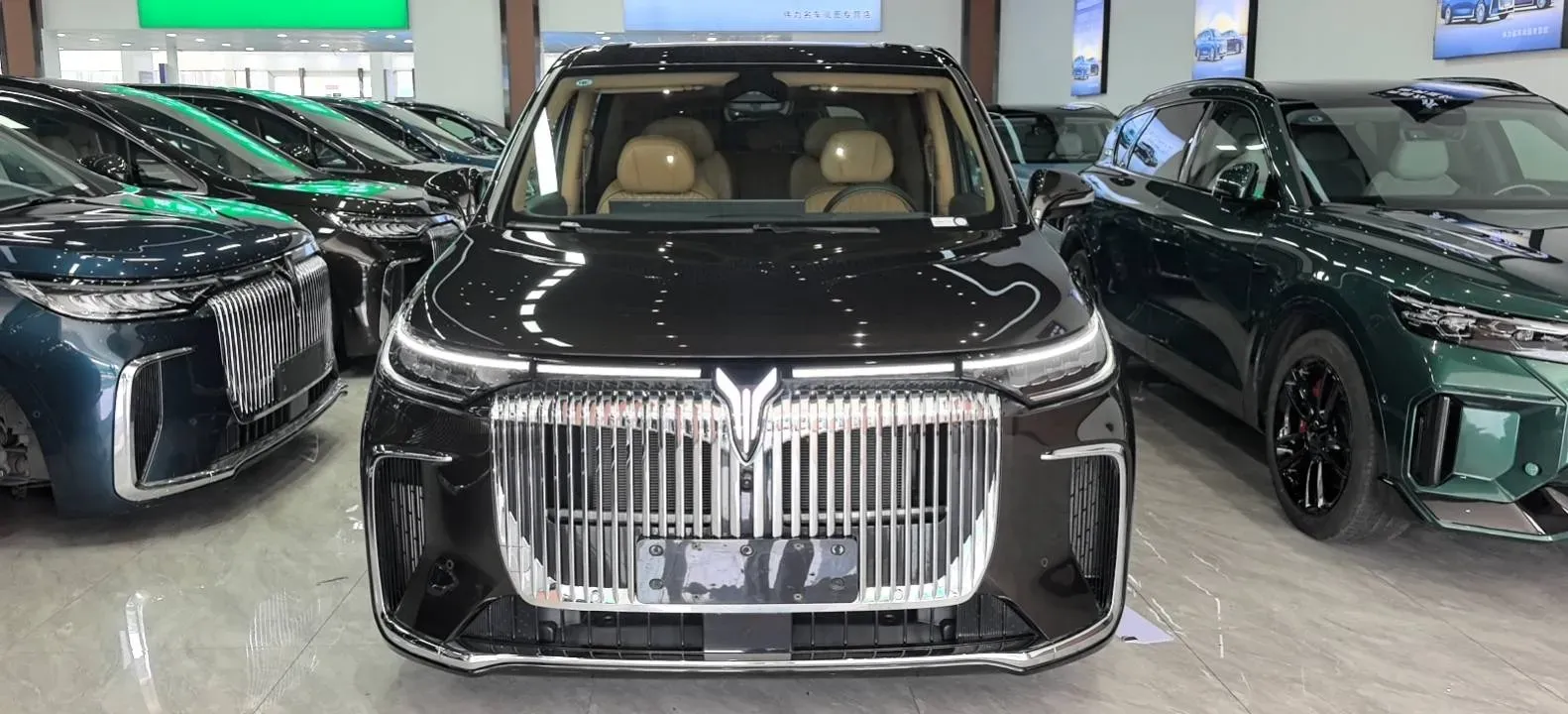 2025 Voyah Dream 1.5T 150HP L4 PHEV 41.7KWH,autocango,china used car exporter,china ev exporter,chinese used car exporter,chinese used ev exporter