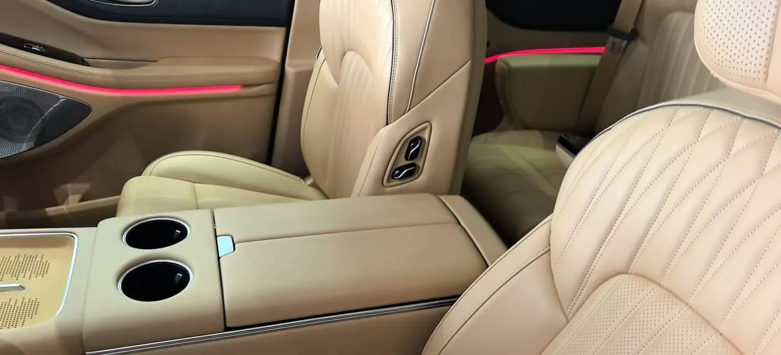 2025 Voyah Dream 1.5T 150HP L4 PHEV 41.7KWH,autocango,china used car exporter,china ev exporter,chinese used car exporter,chinese used ev exporter