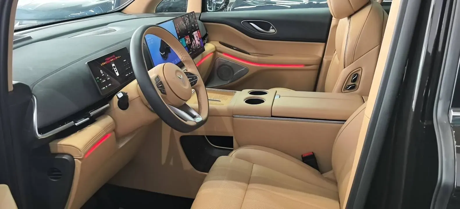 2025 Voyah Dream 1.5T 150HP L4 PHEV 41.7KWH,autocango,china used car exporter,china ev exporter,chinese used car exporter,chinese used ev exporter