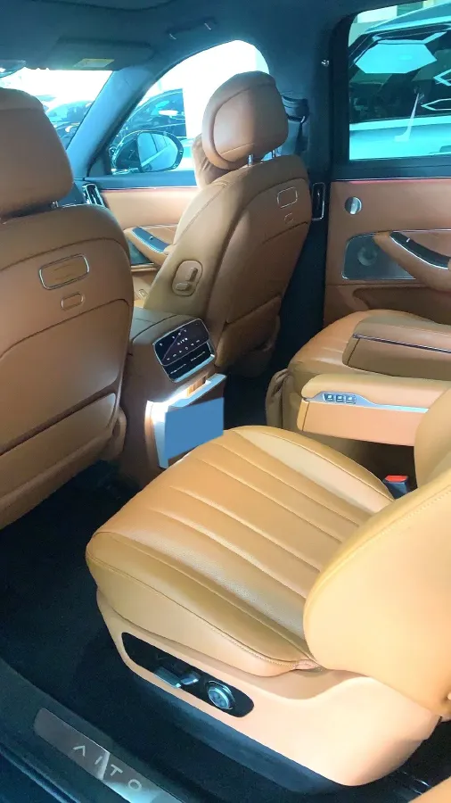 2025 AITO AITO M8 REEV 160HP REEV 53.4KWH,autocango,china used car exporter,china ev exporter,chinese used car exporter,chinese used ev exporter