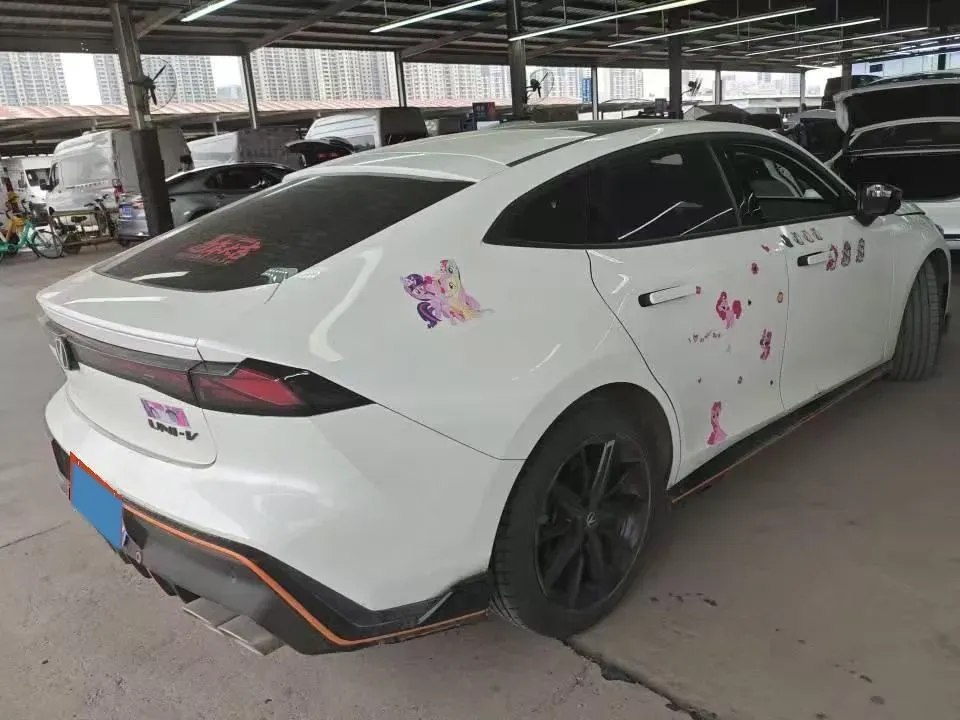 2023 ChangAn UNI-V 2.0T 233HP L4 8AT,autocango,china used car exporter,china ev exporter,chinese used car exporter,chinese used ev exporter