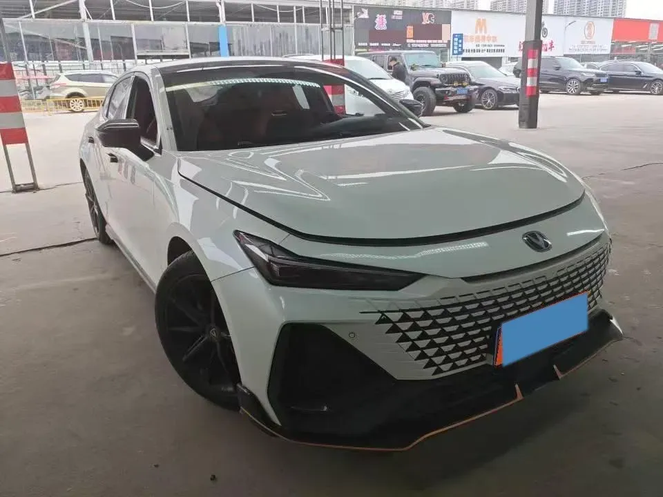 2023 ChangAn UNI-V 2.0T 233HP L4 8AT,autocango,china used car exporter,china ev exporter,chinese used car exporter,chinese used ev exporter