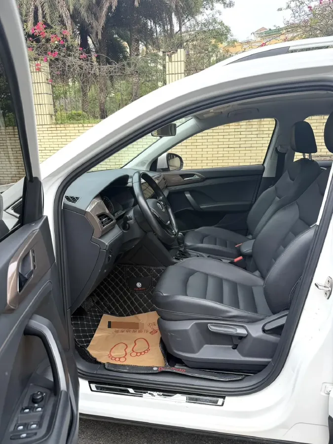 2019 MINI MINI 1.5T 102HP L3 7DCT,autocango,china used car exporter,china ev exporter,chinese used car exporter,chinese used ev exporter