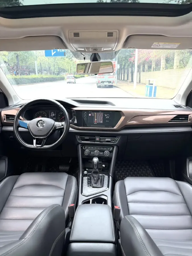 2019 MINI MINI 1.5T 102HP L3 7DCT,autocango,china used car exporter,china ev exporter,chinese used car exporter,chinese used ev exporter