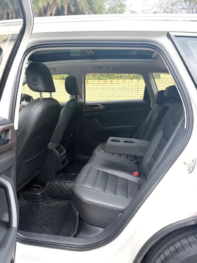 2019 MINI MINI 1.5T 102HP L3 7DCT,autocango,china used car exporter,china ev exporter,chinese used car exporter,chinese used ev exporter