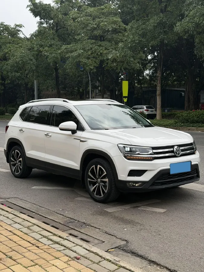 2019 MINI MINI 1.5T 102HP L3 7DCT,autocango,china used car exporter,china ev exporter,chinese used car exporter,chinese used ev exporter