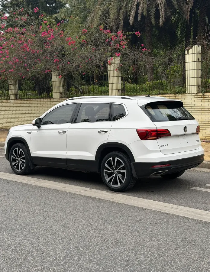 2019 MINI MINI 1.5T 102HP L3 7DCT,autocango,china used car exporter,china ev exporter,chinese used car exporter,chinese used ev exporter