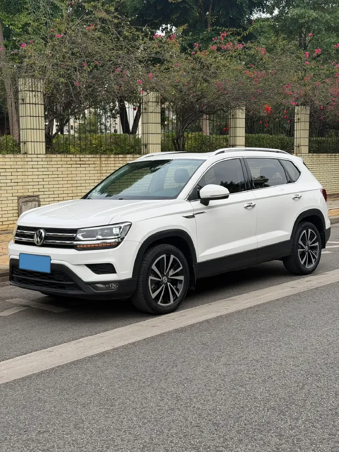 2019 MINI MINI 1.5T 102HP L3 7DCT,autocango,china used car exporter,china ev exporter,chinese used car exporter,chinese used ev exporter