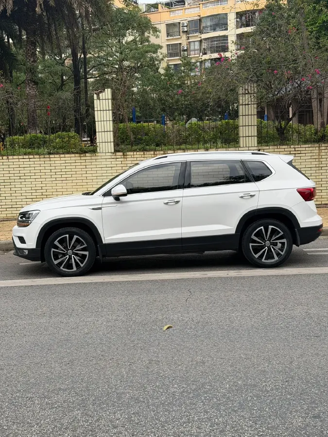 2019 MINI MINI 1.5T 102HP L3 7DCT,autocango,china used car exporter,china ev exporter,chinese used car exporter,chinese used ev exporter