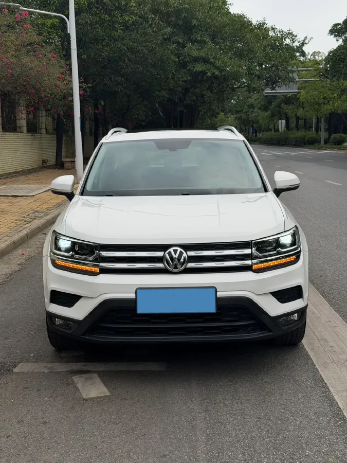 2019 MINI MINI 1.5T 102HP L3 7DCT,autocango,china used car exporter,china ev exporter,chinese used car exporter,chinese used ev exporter