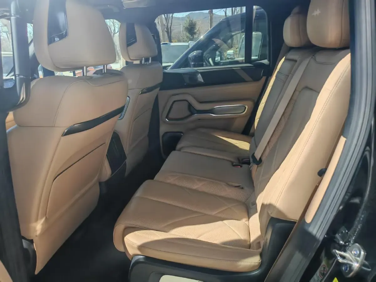 2025 FangChengBao Bao 8 2.0T 245HP L4 E-CVT PHEV 36.8KWH,autocango,china used car exporter,china ev exporter,chinese used car exporter,chinese used ev exporter