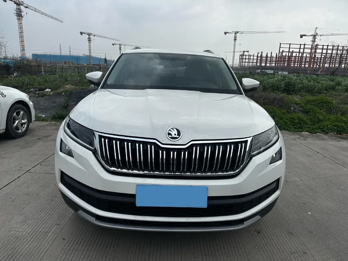 2019 Skoda Superb 2.0T 220HP L4 7DCT,autocango,china used car exporter,china ev exporter,chinese used car exporter,chinese used ev exporter