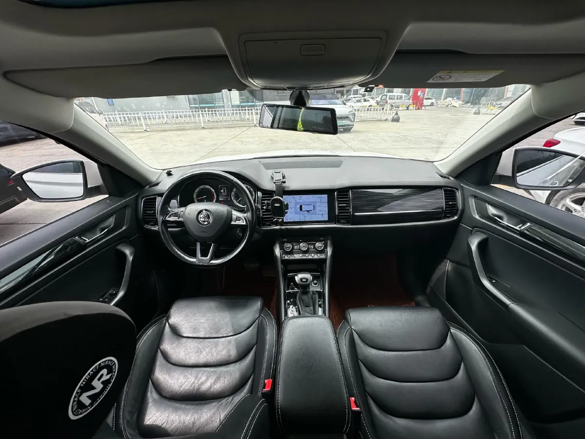 2019 Skoda Superb 2.0T 220HP L4 7DCT,autocango,china used car exporter,china ev exporter,chinese used car exporter,chinese used ev exporter