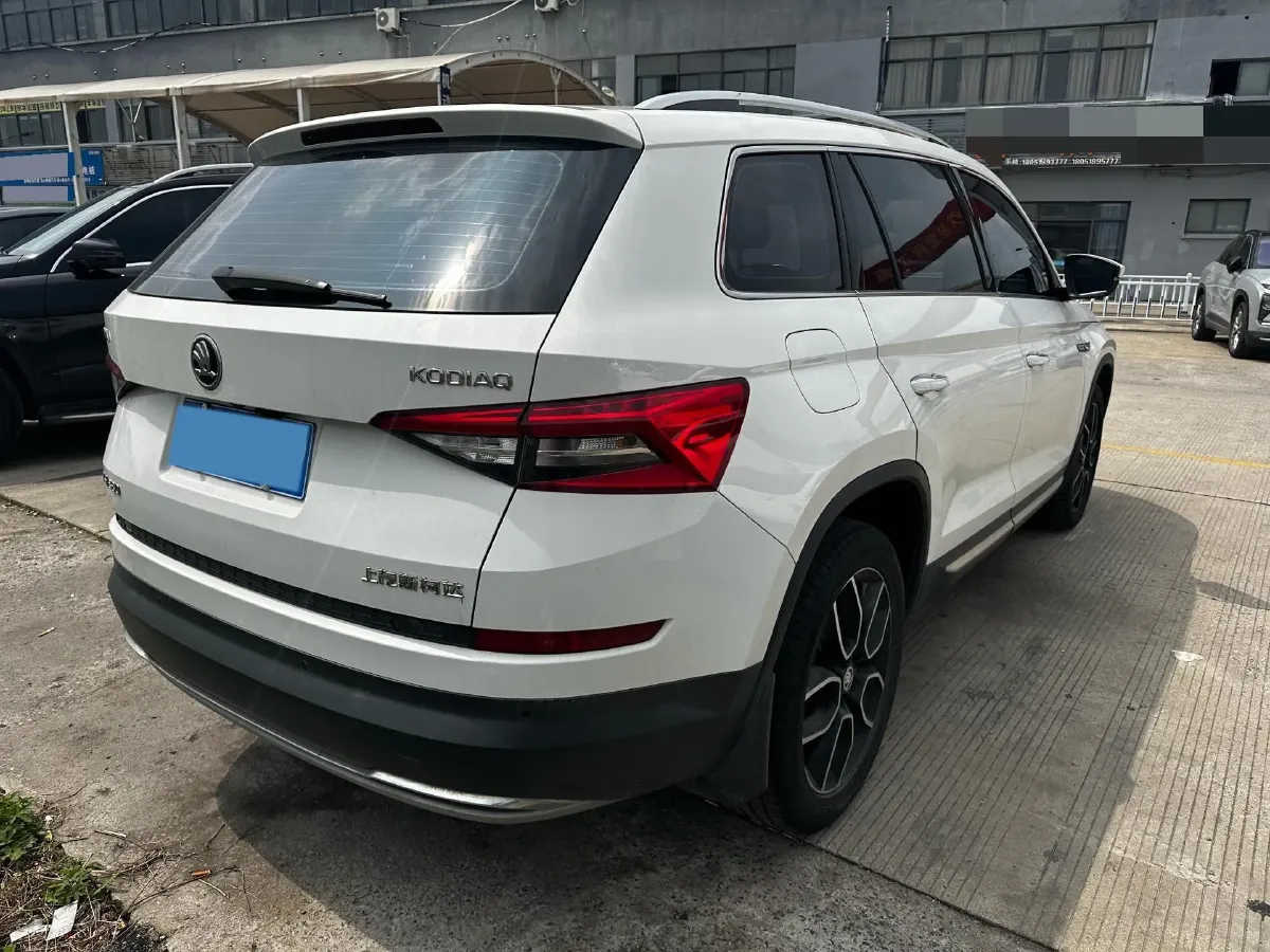 2019 Skoda Superb 2.0T 220HP L4 7DCT,autocango,china used car exporter,china ev exporter,chinese used car exporter,chinese used ev exporter